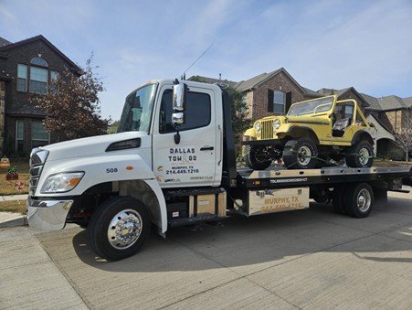 When Should You Call a Light Truck Towing Service in Garland?